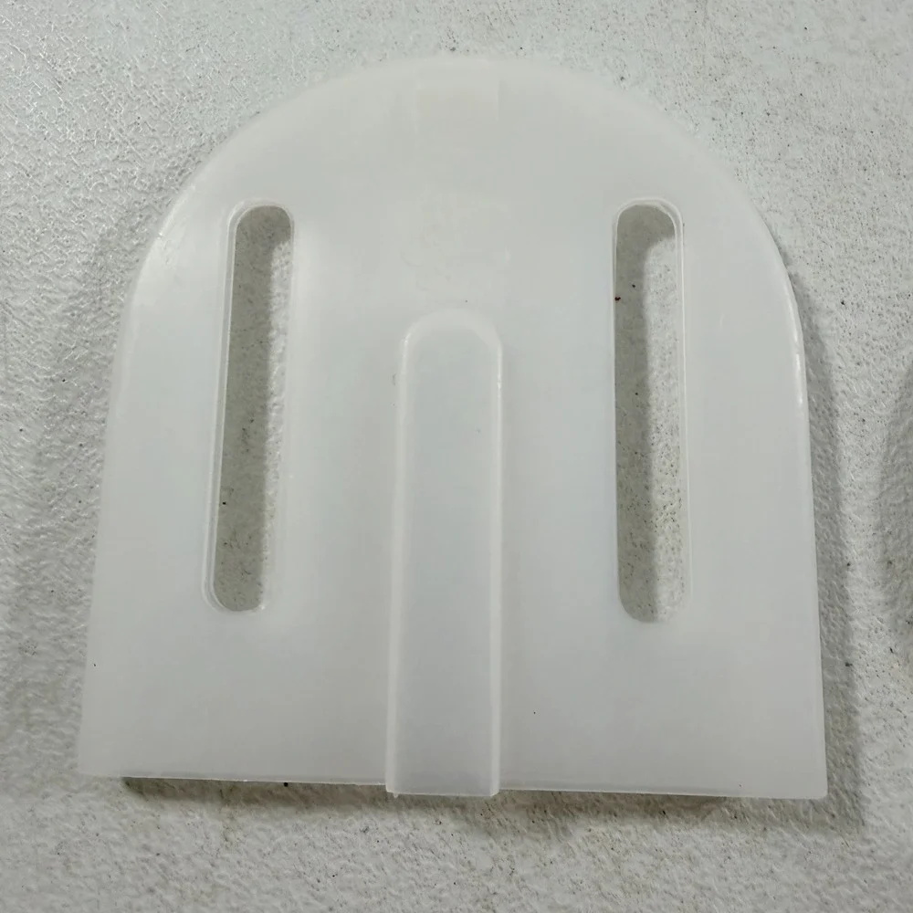 Pampered Chef Pizza Wheel Cutter With Plastic Protective Sleeve #1301